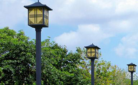 太阳能伊宁县庭院灯怎么选亮度与续航更耐用